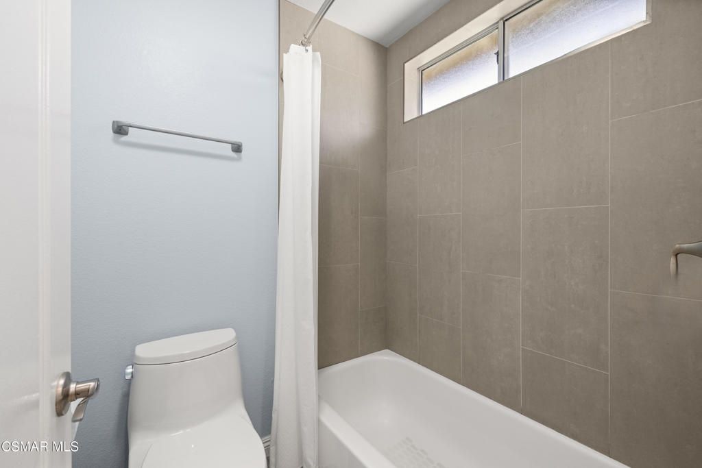 Image 25 of property listing at 5043 Evanwood Avenue, Oak Park, CA 91377