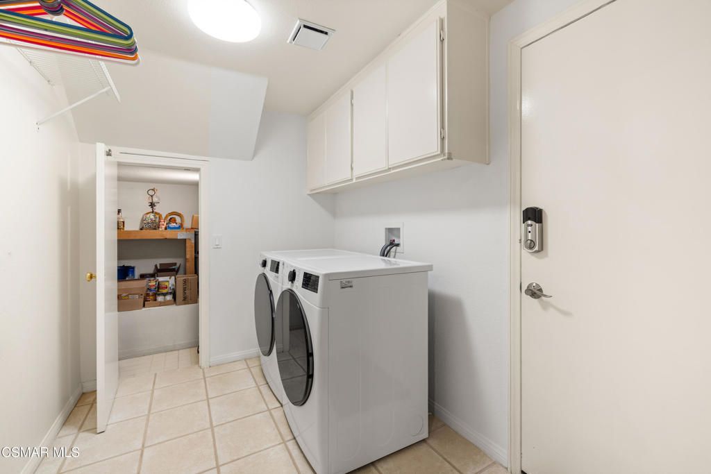 Image 27 of property listing at 5043 Evanwood Avenue, Oak Park, CA 91377
