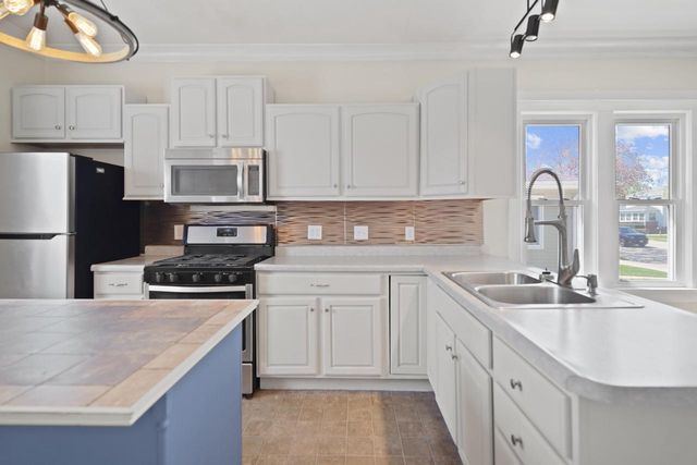 7607 39th STREET, Kenosha, WI 53142