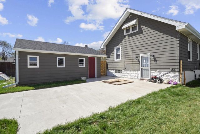 7607 39th STREET, Kenosha, WI 53142