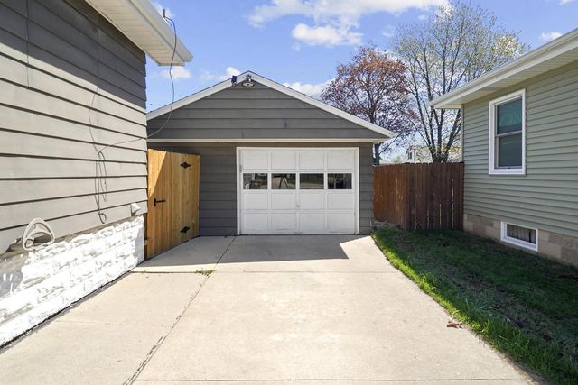 7607 39th STREET, Kenosha, WI 53142