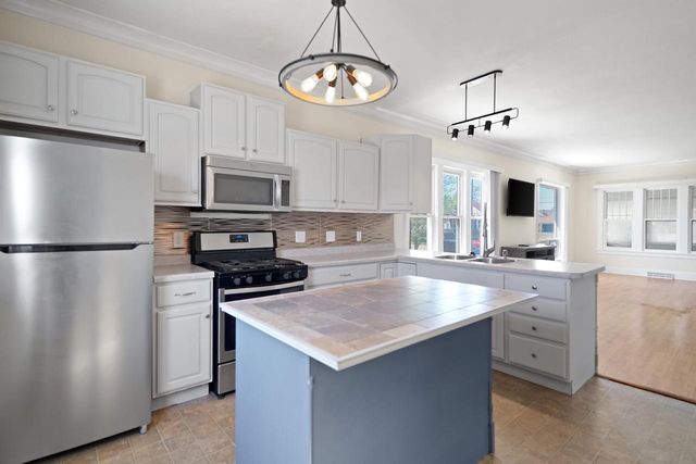 7607 39th STREET, Kenosha, WI 53142