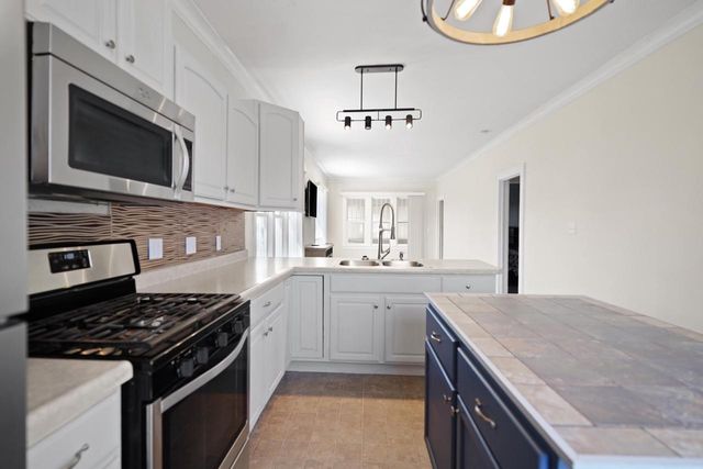7607 39th STREET, Kenosha, WI 53142