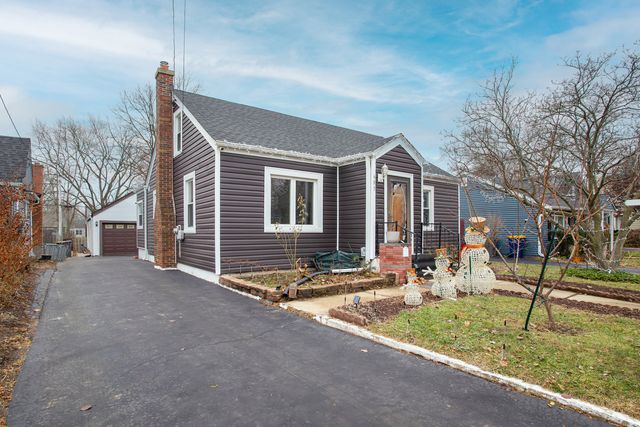 683 Columbia Avenue, Elgin, IL 60120