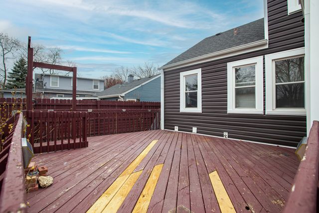 683 Columbia Avenue, Elgin, IL 60120