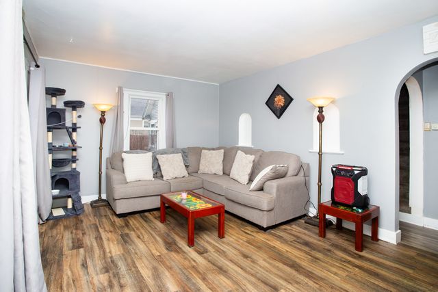 683 Columbia Avenue, Elgin, IL 60120