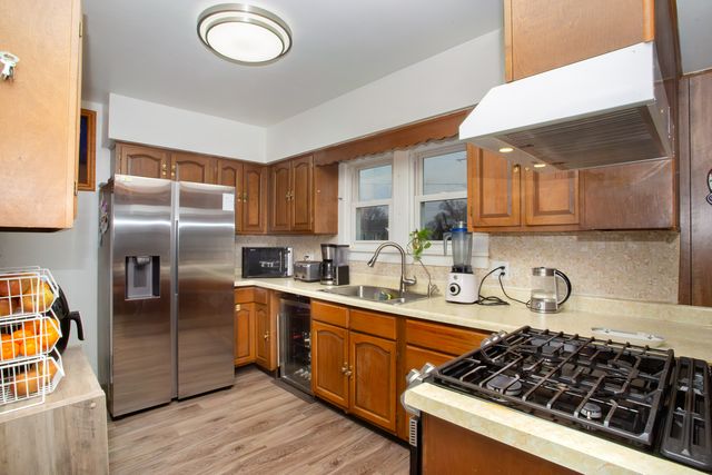 683 Columbia Avenue, Elgin, IL 60120