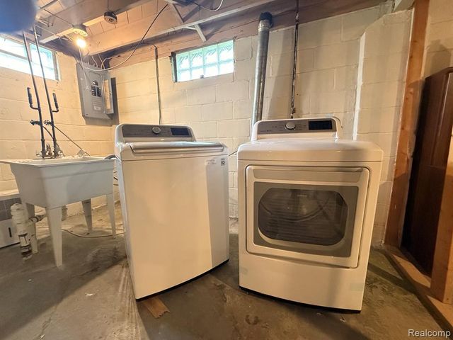 6005 Kendal Street, Dearborn, MI 48126
