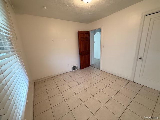 6005 Kendal Street, Dearborn, MI 48126