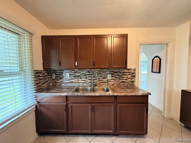 6005 Kendal Street, Dearborn, MI 48126