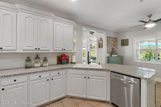 48 Greenleaf Drive, Hattiesburg, MS 39402