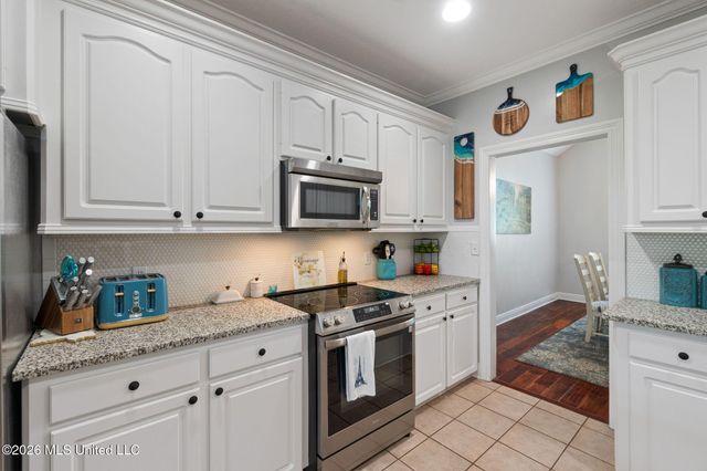 48 Greenleaf Drive, Hattiesburg, MS 39402