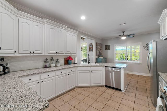 48 Greenleaf Drive, Hattiesburg, MS 39402