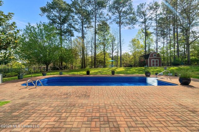 48 Greenleaf Drive, Hattiesburg, MS 39402