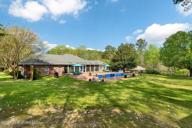 48 Greenleaf Drive, Hattiesburg, MS 39402