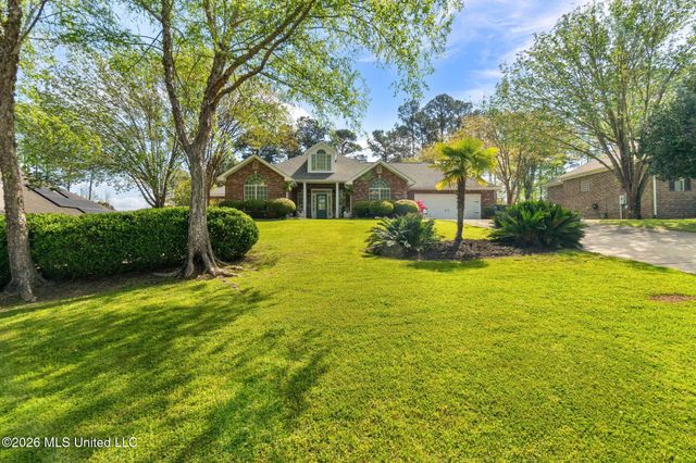 48 Greenleaf Drive, Hattiesburg, MS 39402