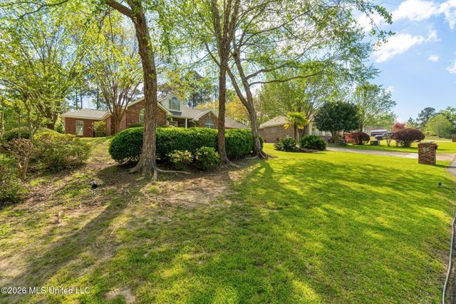 48 Greenleaf Drive, Hattiesburg, MS 39402