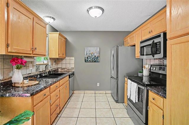 16415 E 4th Street N, Independence, MO 64056
