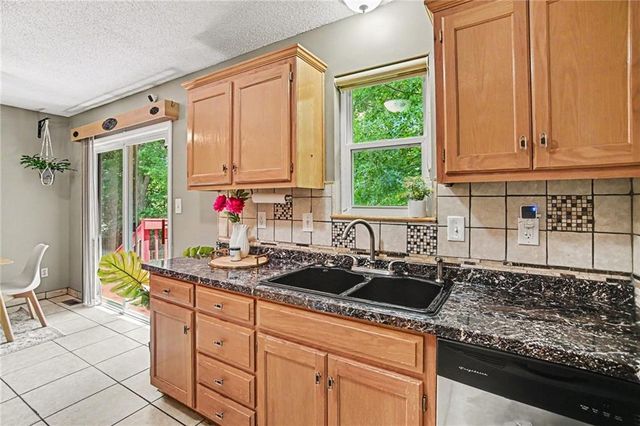 16415 E 4th Street N, Independence, MO 64056