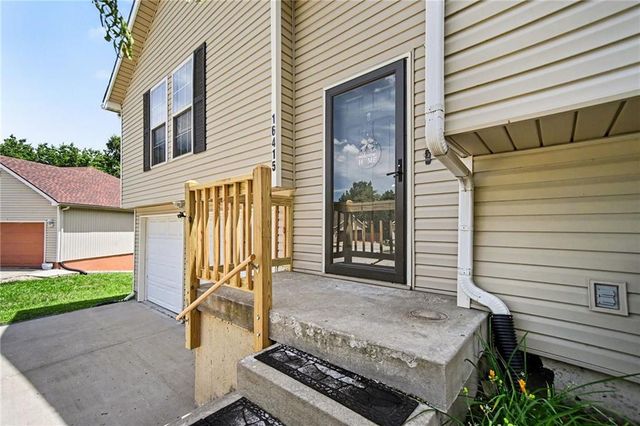 16415 E 4th Street N, Independence, MO 64056