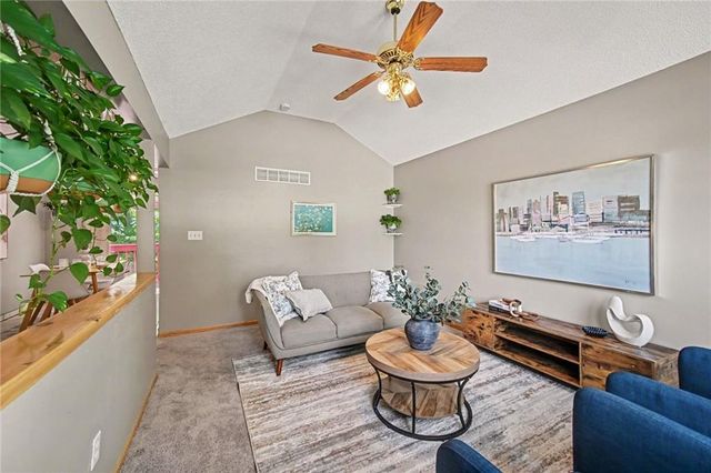 16415 E 4th Street N, Independence, MO 64056