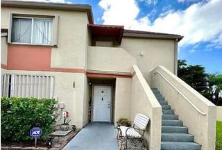 18810 NW 57th Ave 102, Hialeah, FL 33015