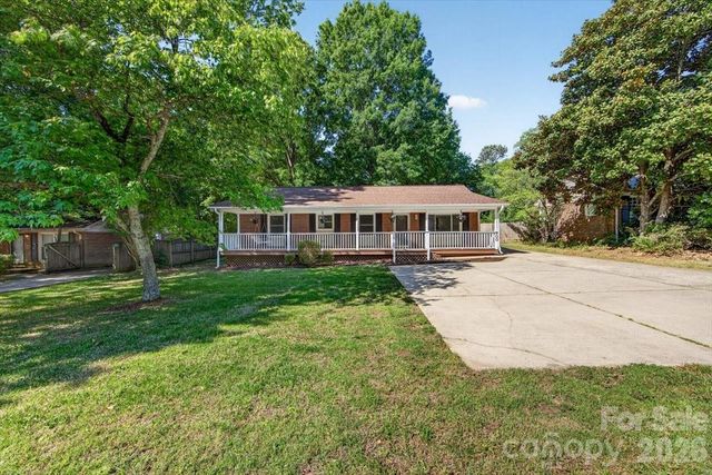 900 E John Street, Matthews, NC 28105
