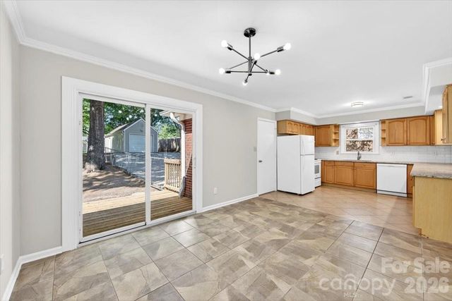 900 E John Street, Matthews, NC 28105