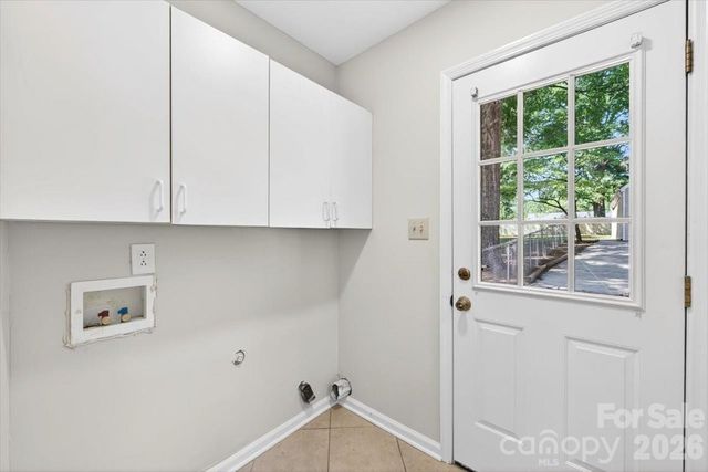 900 E John Street, Matthews, NC 28105