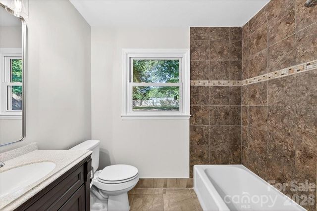900 E John Street, Matthews, NC 28105