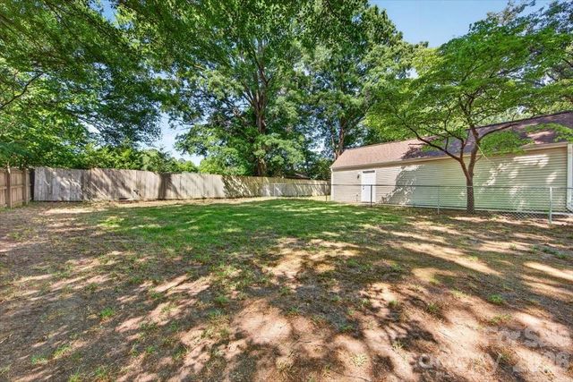 900 E John Street, Matthews, NC 28105