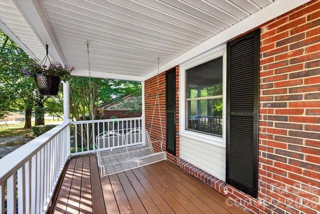900 E John Street, Matthews, NC 28105