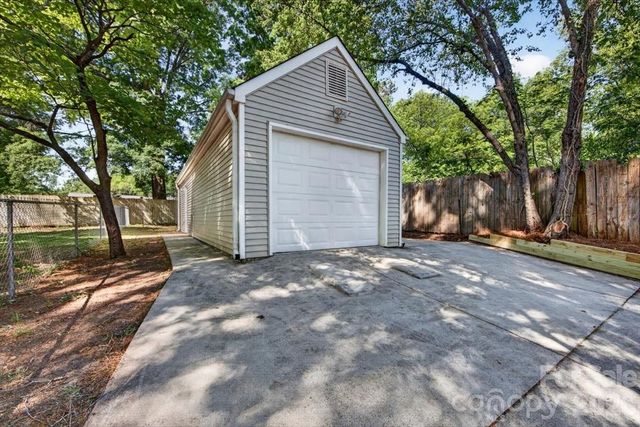 900 E John Street, Matthews, NC 28105