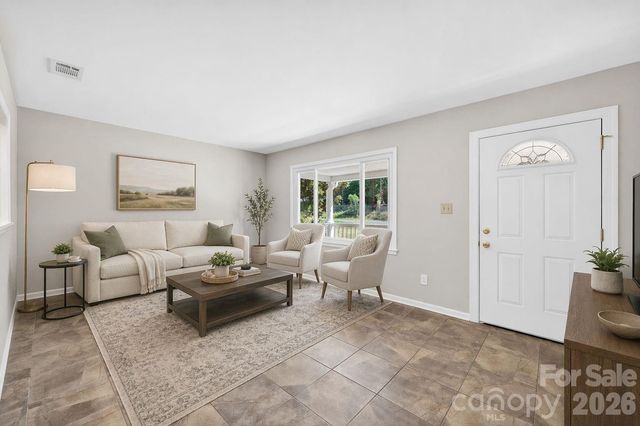900 E John Street, Matthews, NC 28105