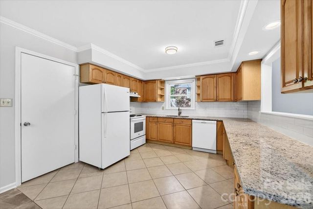 900 E John Street, Matthews, NC 28105