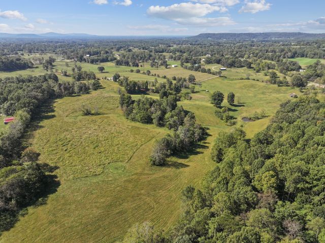 515 Jericho Rd, Quebeck, TN 38579