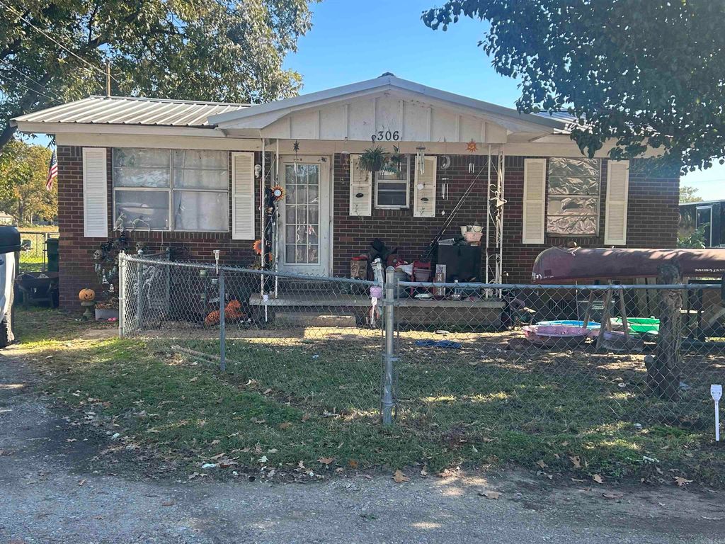 306 Roy Benton Dr, Manila, AR 72442