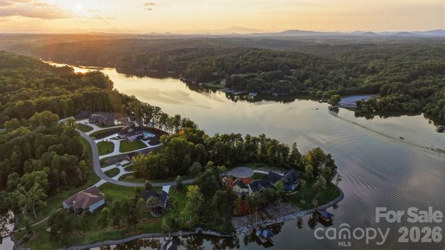 5768 Lake Pointe Drive 15, Granite Falls, NC 28630