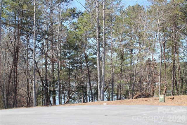 5768 Lake Pointe Drive 15, Granite Falls, NC 28630