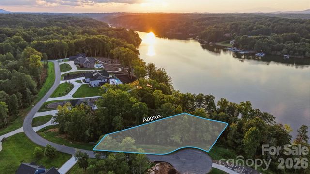 5768 Lake Pointe Drive 15, Granite Falls, NC 28630