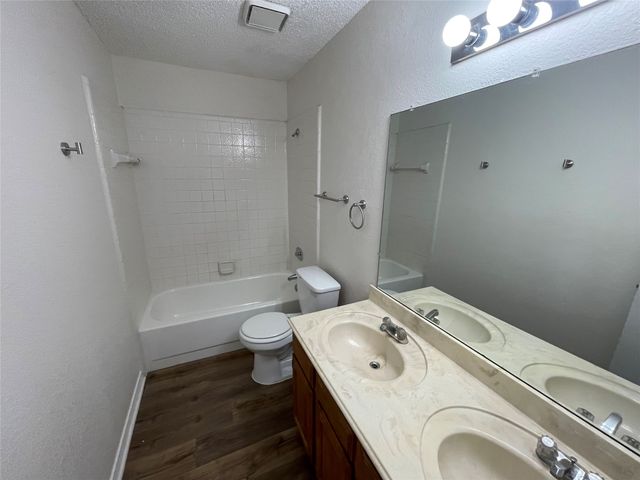 809 Windy Meadow Drive, Desoto, TX 75115