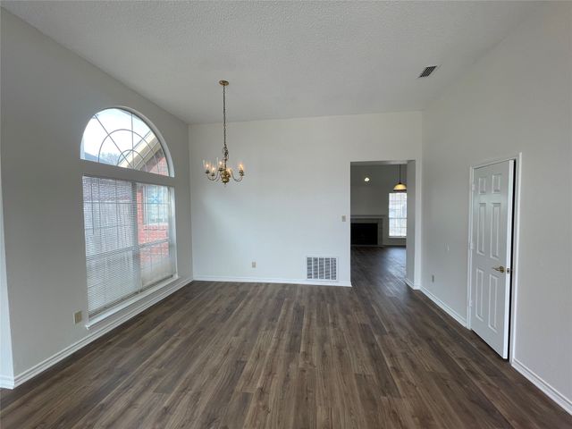 809 Windy Meadow Drive, Desoto, TX 75115