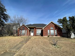 809 Windy Meadow Drive, Desoto, TX 75115