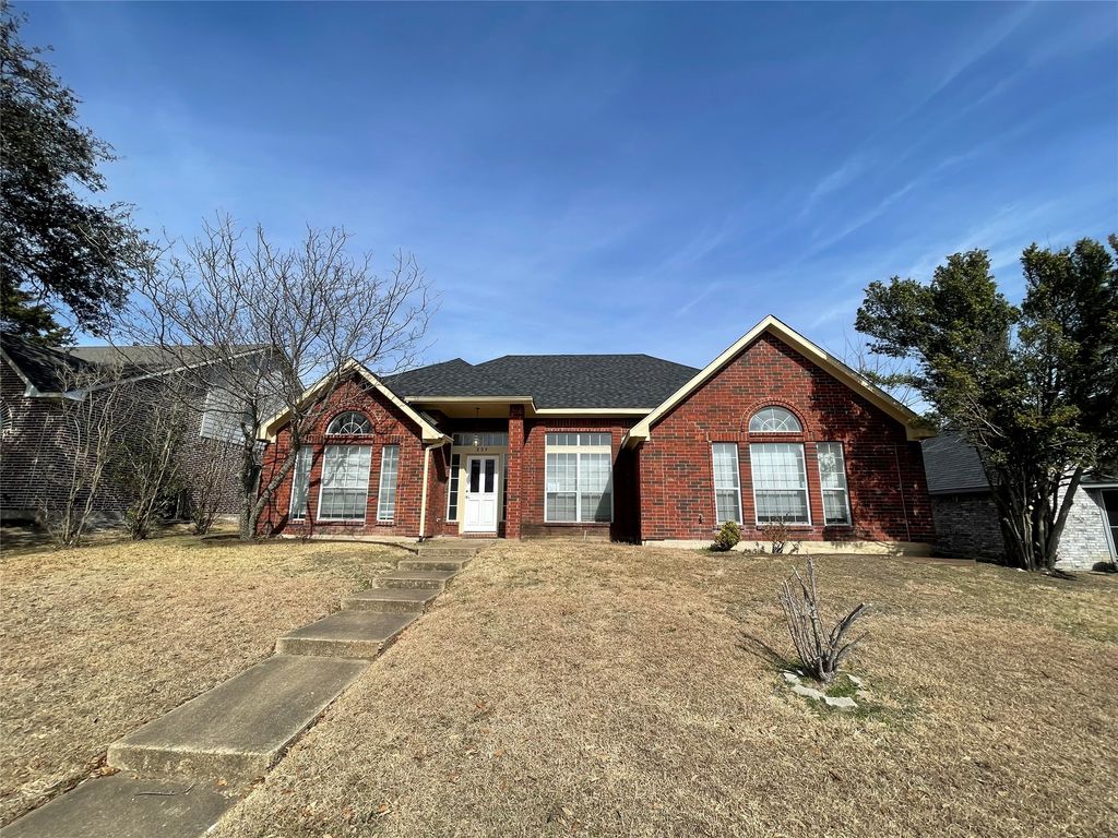809 Windy Meadow Drive, Desoto, TX 75115