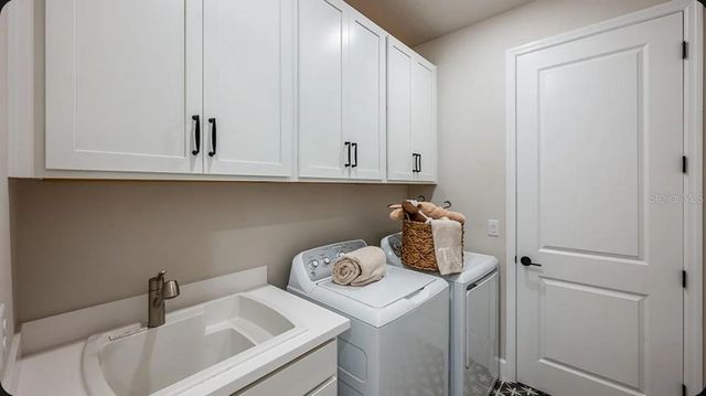 19305 LOCHSIDE LANE, Mount Dora, FL 32757