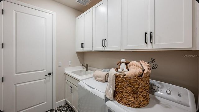 19305 LOCHSIDE LANE, Mount Dora, FL 32757