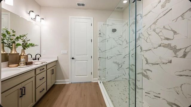 19305 LOCHSIDE LANE, Mount Dora, FL 32757