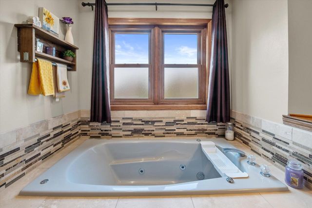 3256 Evergreen COURT, Richfield, WI 53076