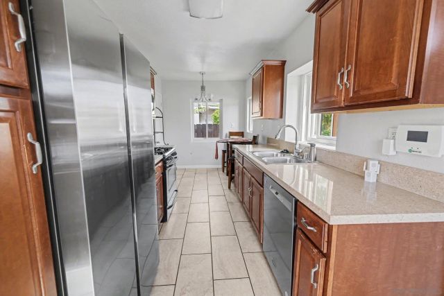 3994 Division St, San Diego, CA 92113