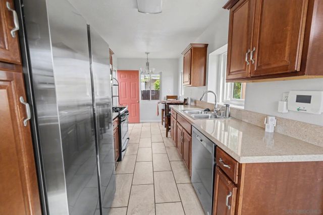 3994 Division St, San Diego, CA 92113